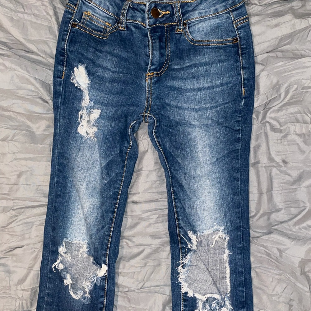 dark washed skinny jeans